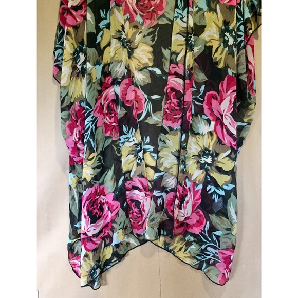 🖤 Floral Kimono - Picture 3 of 4